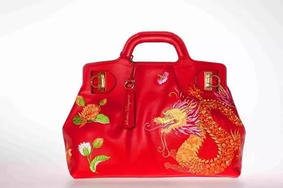 皮革刺繡會(huì)帶來怎么的效果？