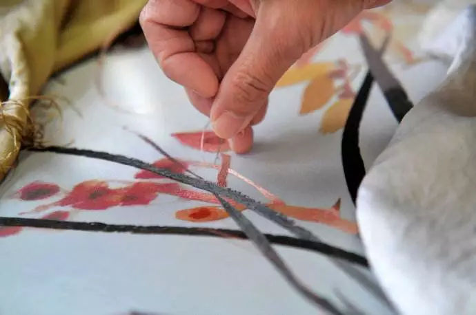 從傳統(tǒng)手工刺繡繡娘到工藝大師轉變