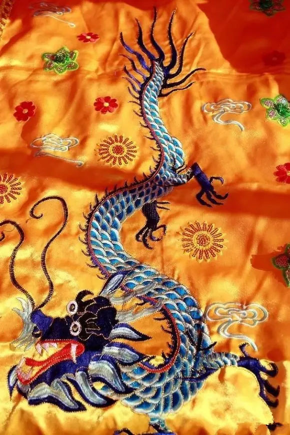 從傳統(tǒng)手工刺繡繡娘到工藝大師轉變